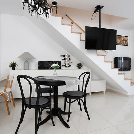 Gorgeous 2 Bedroom Duplex In City Center Bucureşti Eksteriør bilde